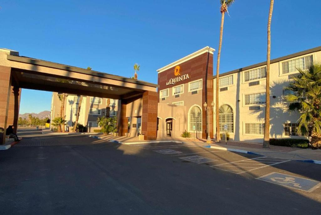 Baymont By Wyndham Safford Hotel Exterior foto